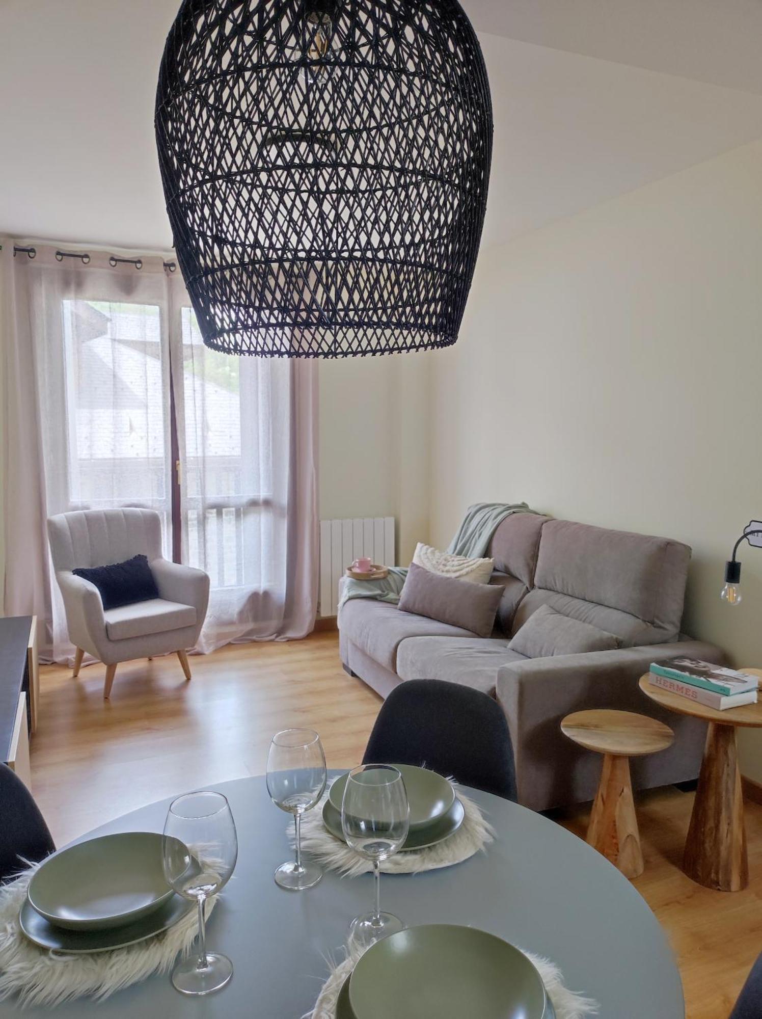 Apartamento Vico Escarrilla Luaran gambar