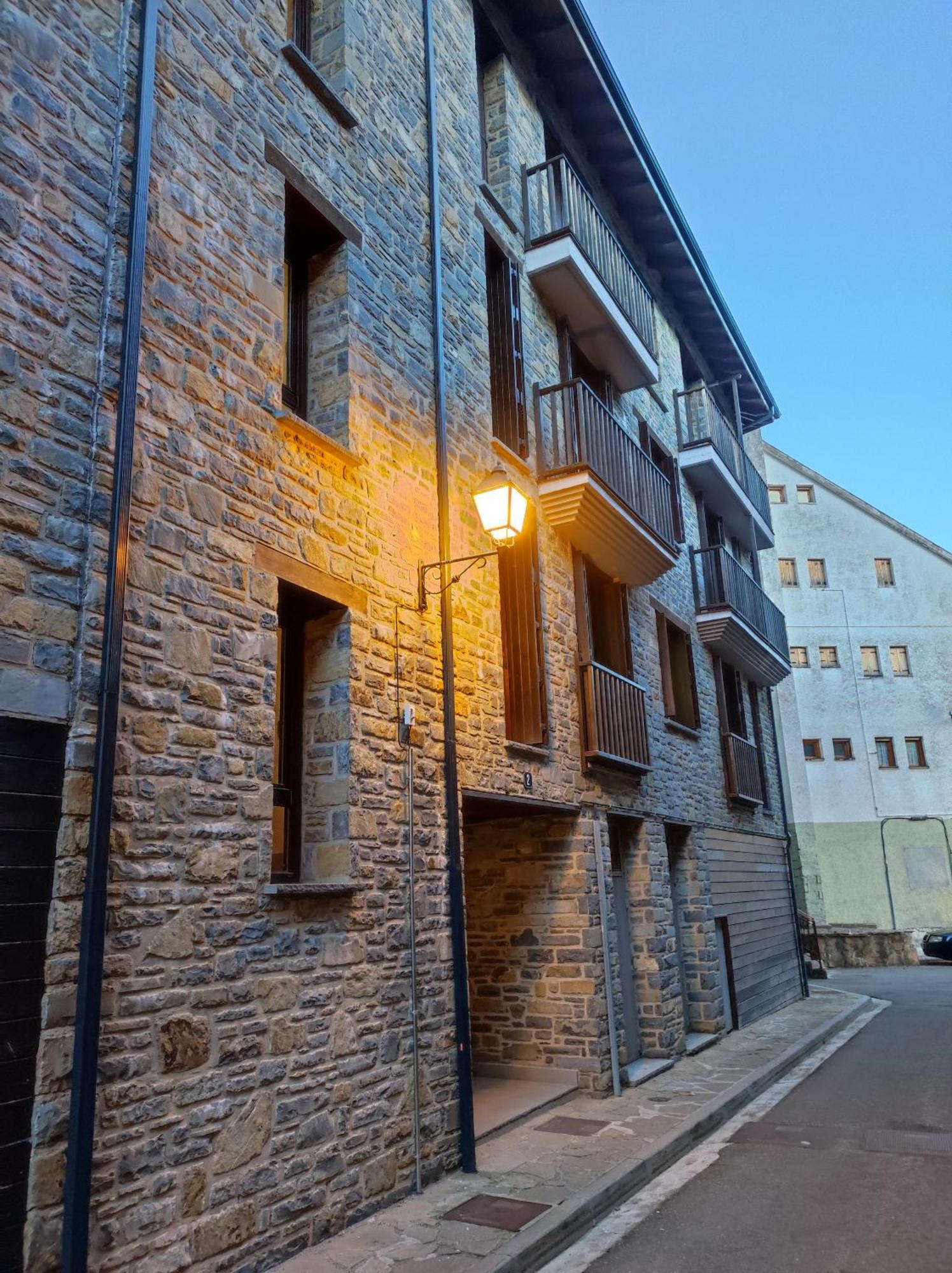 Apartamento Vico Escarrilla Luaran gambar